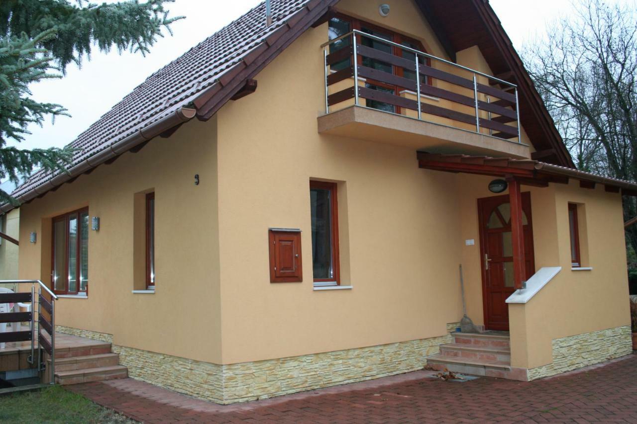 Apartamento Treasure Deluxe House Miskolc Exterior foto