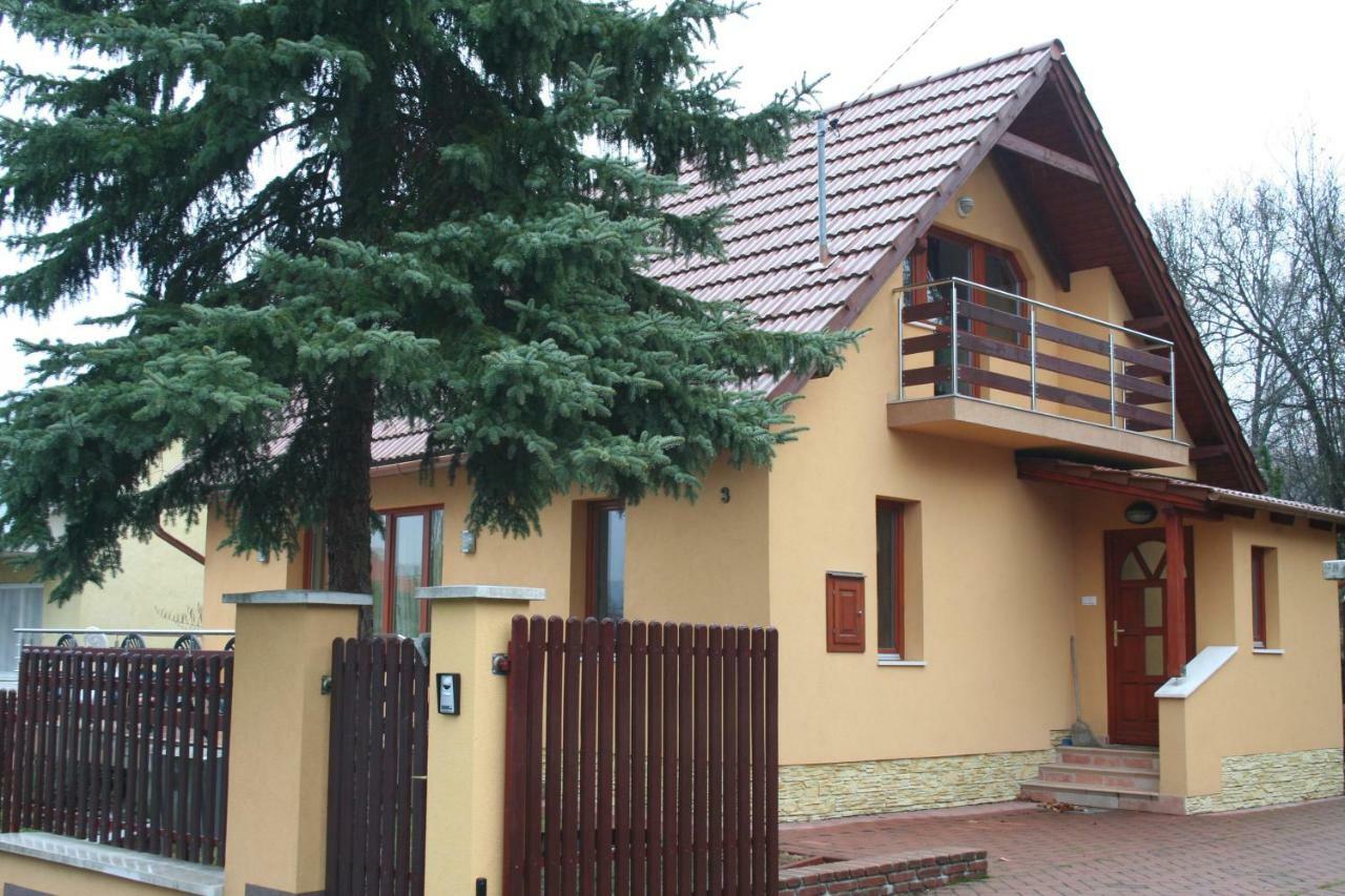 Apartamento Treasure Deluxe House Miskolc Exterior foto